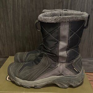 Keen women's winter boots size 8